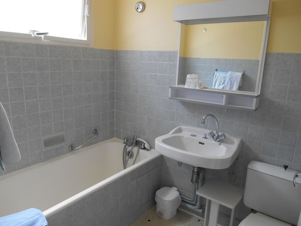 A L'Abri Des Vents Bed and Breakfast Saint-Jean-le-Thomas Δωμάτιο φωτογραφία