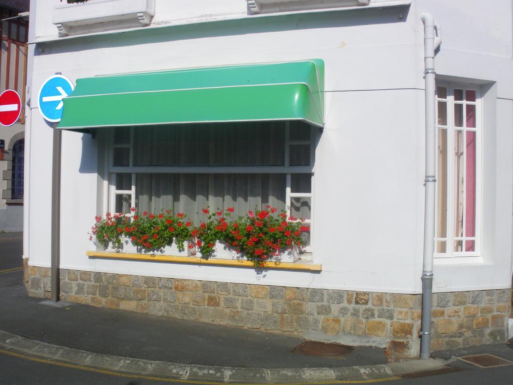 A L'Abri Des Vents Bed and Breakfast Saint-Jean-le-Thomas Εξωτερικό φωτογραφία